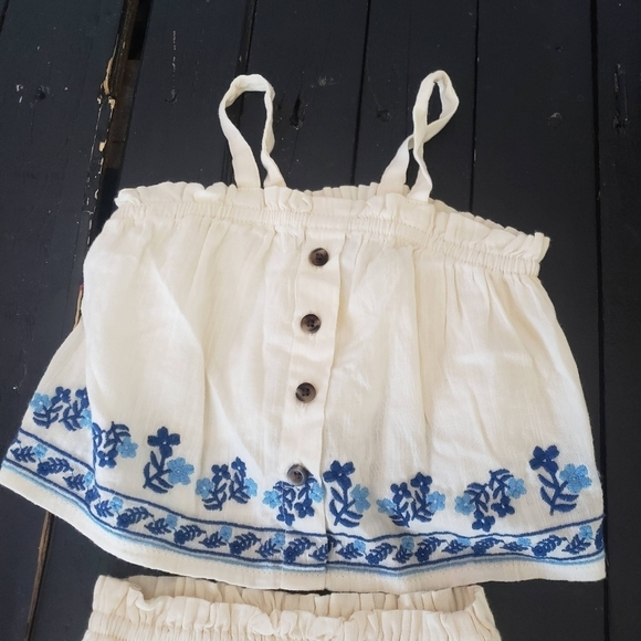 Old Navy NWOT Baby Girl 0-3 Months Two Piece Outfit Ivory Blue Embroidery Boho - Picture 2 of 5